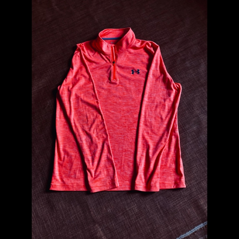 Ex cond. under armor heat gear loose fit 1/4 zip front